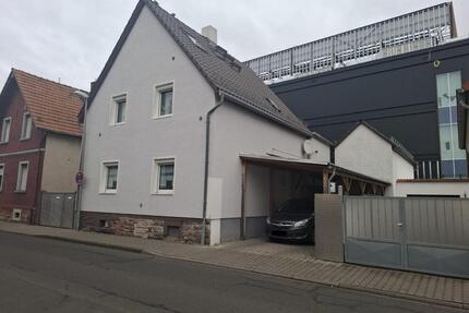 Geräumiges Einfamilienhaus inklusive Nebengebäude